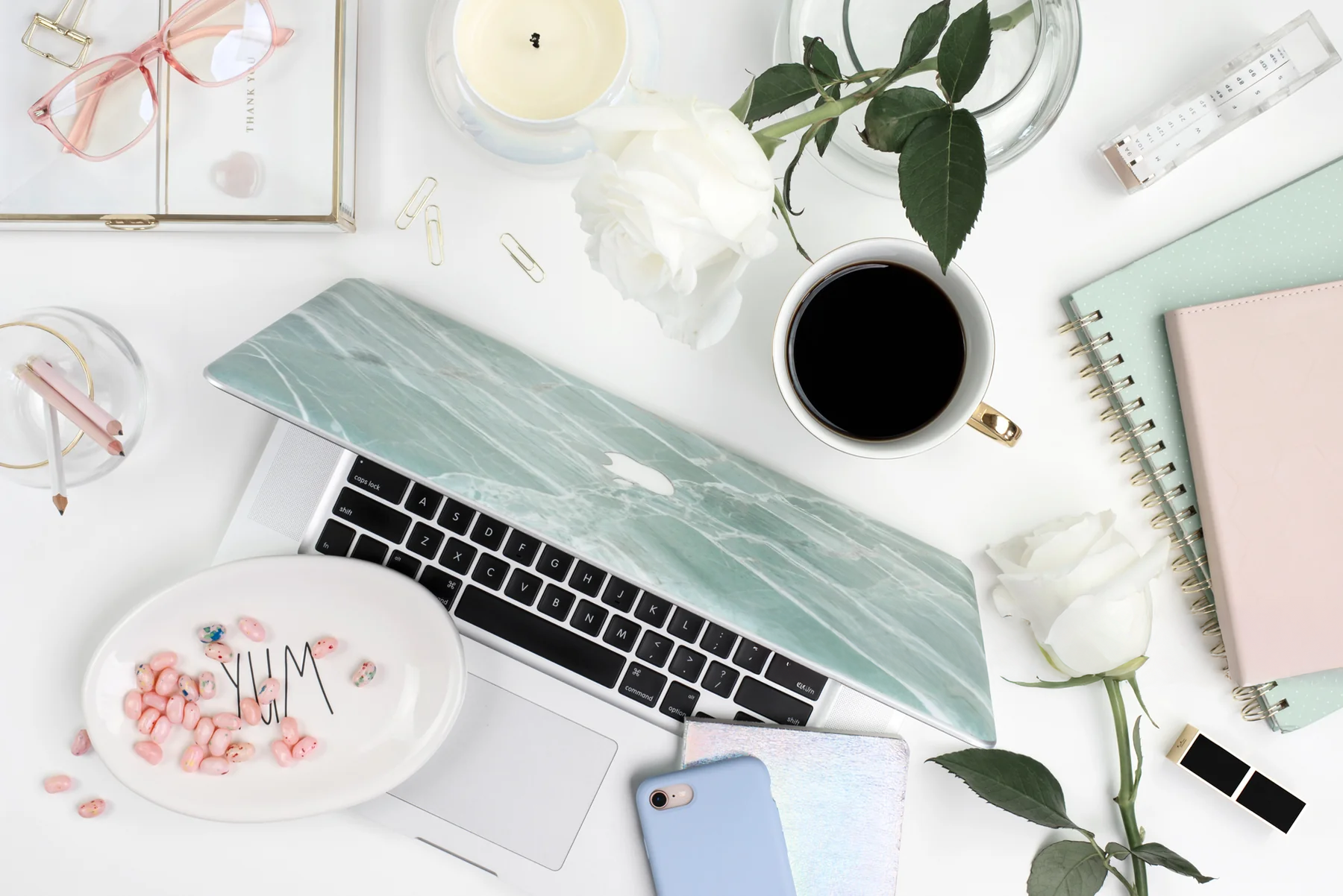 Mint-Irridescent-flatlay-17-IE